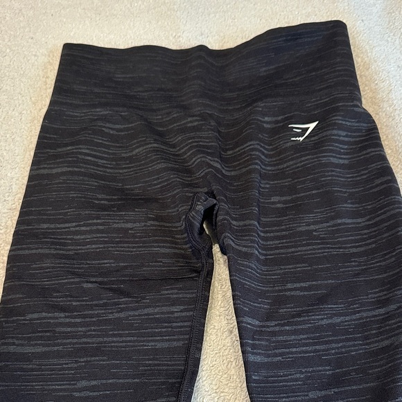 Gymshark Black Patterned Leggings size small ( small crack in logo) - Picture 6 of 10